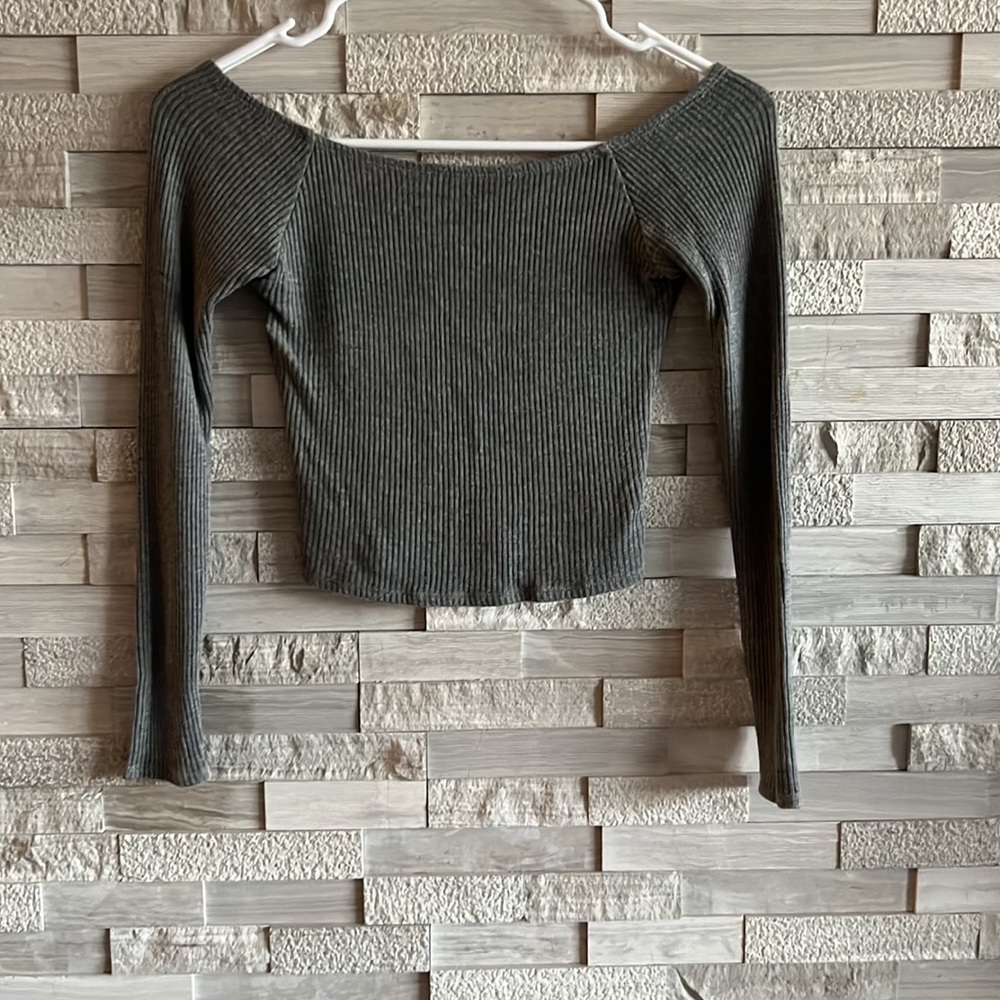 Pull & Bear Gray Crop Top - image 1